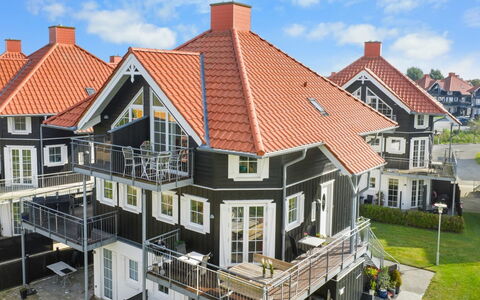 Alitta - 240M from the Sea: Blau, Hütte, Haus, Zuhause, Bauernhaus, Estate, Abstellgleis
