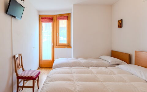 Raggio di Sole: Holz, Bett, Schlafzimmer, Bedding, Bettdecke, Bettrahmen, Linens, Holzbeize, Hartholz, Hotel