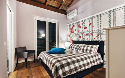 Villa Carciofa: Möbel, Interior Design, Bett, Schlafzimmer, Wand, Flooring, Bedding, Bettdecke, Fussboden, Zuhause