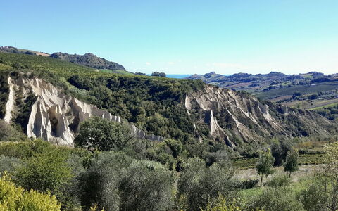 Villa Carciofa: Bergforms, Berg, Hügel, Vegetation, Natürliche Landschaft, Hochland, Terrain, Wildnis, Ökoregion, Landschaft