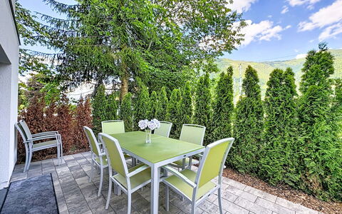 Apartment Anneliese: Strauch, Garten, Gehölz, Schatten, Landscaping, Gartenmöbel, Garten, Stuhl, Tisch Im Freien