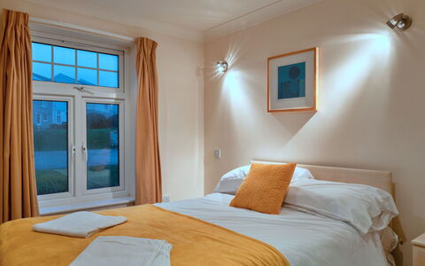 2 Chy Lowen: Interior Design, Möbel, Wand, Holz, Decke, Schlafzimmer, Fussboden, Bett, Zimmer, Beleuchtung