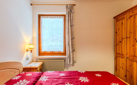 Cristina: Interior Design, Holz, Bett, Schlafzimmer, Möbel, Zimmer, Bettdecke, Zuhause, Bedding, Decke