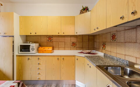 Cristina: Küche, Interior Design, Flooring, Küchengerät, Holz, Countertop, Major Appliance, Cabinetry, Fussboden, Zimmer