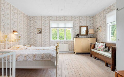 Orranäsgården: Interior Design, Holz, Flooring, Möbel, Schlafzimmer, Fussboden, Decke, Bett, Zuhause, Zimmer