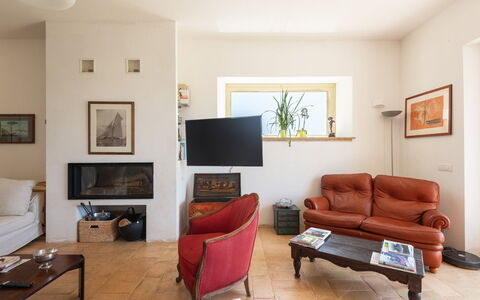 Villa Armonia: Möbel, Interior Design, Wand, Flooring, Holz, Wohnzimmer, Couch, Zimmer, Fussboden, Bilderrahmen