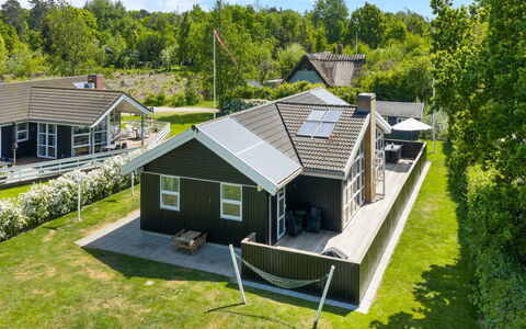 Merrit - 280M from the Sea: Möbel, Holz, Interior Design, Flooring, Fussboden, Stuhl, Zimmer, Decke, Wohnzimmer, Wohnung
