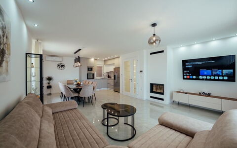 Villa Budimir: Möbel, Interior Design, Flooring, Couch, Fussboden, Wohnzimmer, Decke, Zimmer, Wohnung, Beleuchtung