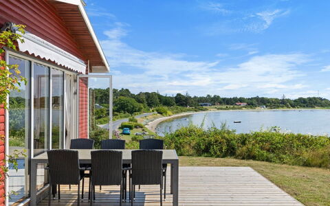 Rajna - 30M from the Sea: Möbel, Holz, Interior Design, Flooring, Fussboden, Stuhl, Zimmer, Decke, Wohnzimmer, Wohnung