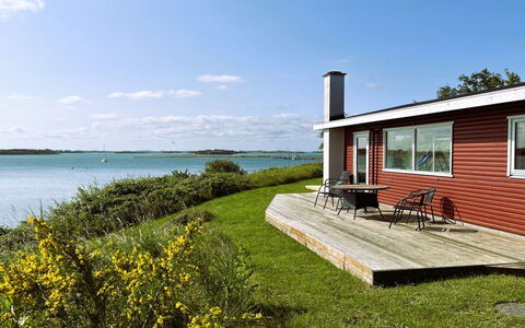 Rajna - 30M from the Sea: Möbel, Holz, Interior Design, Flooring, Fussboden, Stuhl, Zimmer, Decke, Wohnzimmer, Wohnung