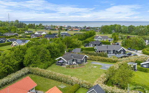 Moa - 350M from the Sea: Möbel, Holz, Interior Design, Flooring, Fussboden, Stuhl, Zimmer, Decke, Wohnzimmer, Wohnung