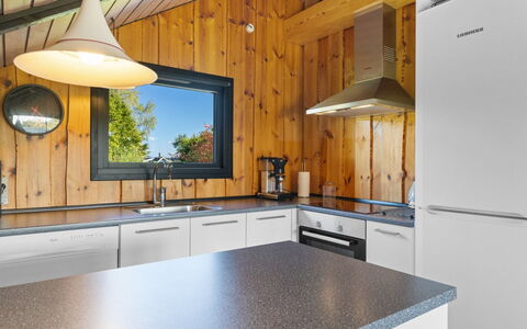 Allin - 350M from the Sea: Küche, Holz, Decke, Interior Design, Flooring, Countertop, Küchengerät, Beleuchtung, Fussboden, Major Appliance