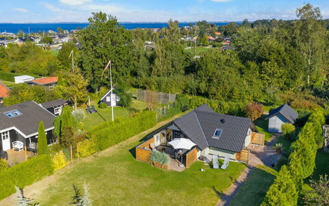 Allin - 350M from the Sea: Wohngebiet, Haus, Dach, Zuhause, Landschaft, Nachbarschaft, Vorort, Grundstueck, Vogelperspektive, Menschliche Siedlung