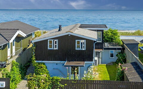 Nedelko - 20M from the Sea: Haus, Wohngebiet, Dach, Zuhause, Meer, Küste, Hütte, Ozean, Estate, Balkon
