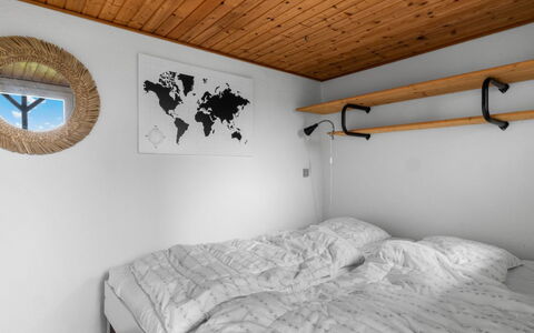 Nedelko - 20M from the Sea: Schlafzimmer, Wand, Bett, Holz, Bettdecke, Fussboden, Interior Design, Bedding, Flooring, Decke