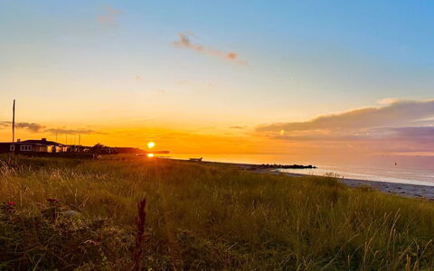 Nedelko - 20M from the Sea: Himmel, Horizont, Afterglow, Sonnenuntergang, Dämmerung, Orange, Gelb, Sonnenaufgang, Ökoregion, Wolke