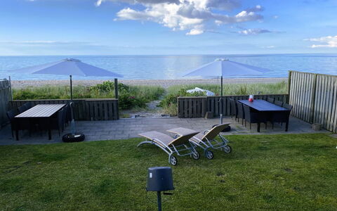Nedelko - 20M from the Sea: Gartenmöbel, Möbel, Meer, Stuhl, Schatten, Ozean, Tisch Im Freien, Küste, Ufer, Regenschirm