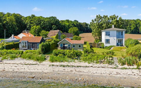 Astrath - 10M from the Sea: Haus, Zuhause, Hütte, Landschaft, Dach, Küsten Und Ozeanische Forms, Küste, Estate, Ufer