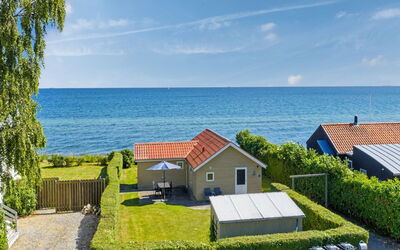 Astrath - 10M from the Sea