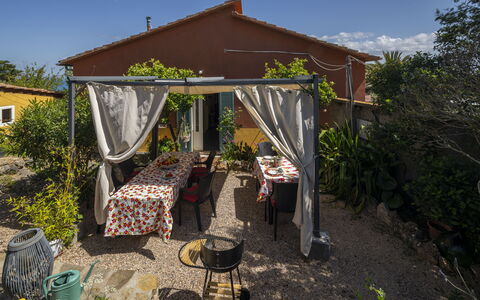 La Torre sul Ponte, Seaview, Garden: Möbel, Stuhl, Tabelle, Gartenmöbel, Schatten, Hinterhof, Blumentopf, Tisch Im Freien, Garten, Terrasse