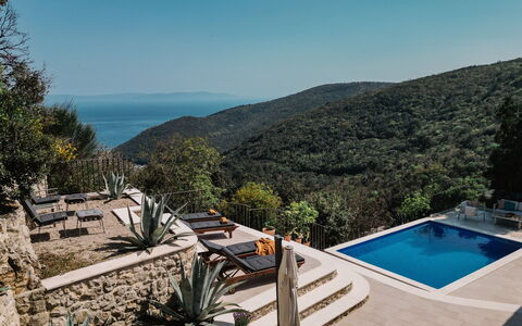 Villa Bogijeva Cliff House, Stunning View: Resort, Schwimmbad, Küste, Eco Hotel, Gartenmöbel, Tropen, Urlaub, Ferienort, Villa, Balkon