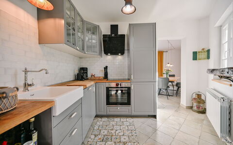 Villa Bogijeva Cliff House, Stunning View: Küchengerät, Küche, Countertop, Cabinetry, Möbel, Major Appliance, Interior Design, Flooring, Haushaltsgerät, Herd