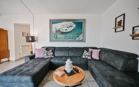 Villa Bogijeva Cliff House, Stunning View: Möbel, Interior Design, Couch, Flooring, Fussboden, Zimmer, Wohnzimmer, Beleuchtung, Zuhause, Wohnung