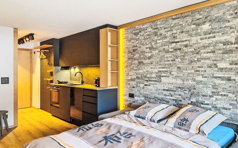 Zermatt 310: Möbel, Interior Design, Wand, Flooring, Holz, Schlafzimmer, Fussboden, Decke, Bett, Beleuchtung