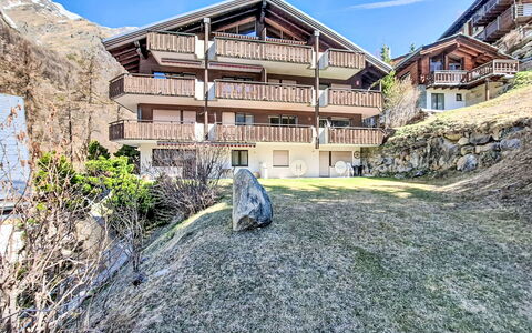 Zermatt 310: Estate, Landscaping, Villa, Hecke, Balkon