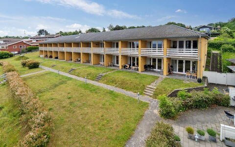 Ømund - 100M from the Sea: Möbel, Interior Design, Flooring, Fussboden, Decke, Zimmer, Stuhl, Tabelle, Wohnung, Küche & Esszimmer Tisch