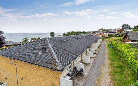 Ømund - 100M from the Sea: Möbel, Interior Design, Flooring, Fussboden, Decke, Zimmer, Stuhl, Tabelle, Wohnung, Küche & Esszimmer Tisch