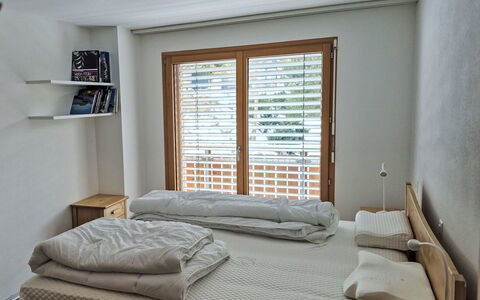Perrine: Schlafzimmer, Holz, Bett, Möbel, Interior Design, Fussboden, Bettdecke, Bedding, Flooring, Zimmer