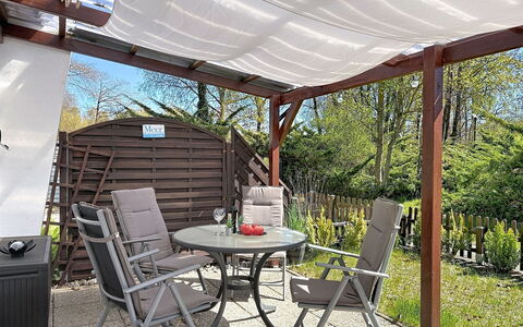 Bungalow 33: Möbel, Holz, Gartenmöbel, Tabelle, Tisch Im Freien, Stuhl, Terrasse, Garten, Outdoor Struktur, Schatten