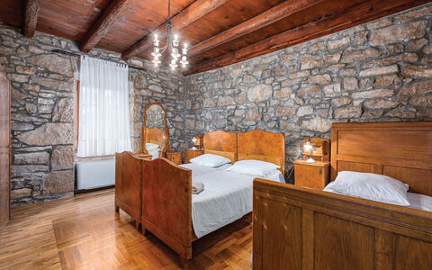 Blašković: Wand, Möbel, Interior Design, Schlafzimmer, Decke, Flooring, Fussboden, Bett, Steinwand, Bettrahmen