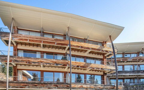 V. du Bachat Joubarbes: Balkon, Verbundwerkstoff, Wohnung, Veranda, Schatten, Holzbeize, Holz, Hartholz, Eco Hotel, Daylighting