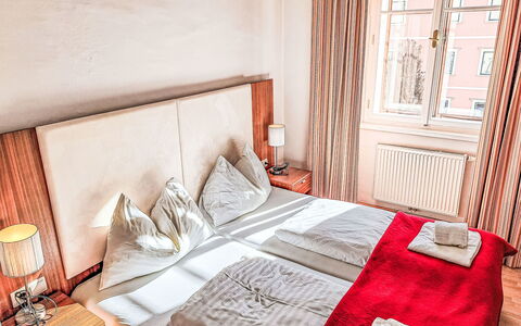 Obervellach 200: Wohnung, Bedding, Bettdecke, Schlafzimmer, Bett, Bettrahmen, Matratze, Linens, Hotel