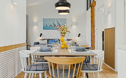 Seelykke (304): Möbel, Interior Design, Stuhl, Flooring, Wand, Light Fixture, Holz, Esszimmer, Tabelle, Decke