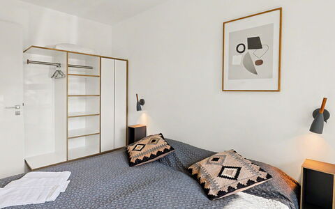 Seemomente (615): Möbel, Bett, Interior Design, Schlafzimmer, Flooring, Fussboden, Wand, Zimmer, Bettdecke, Bedding