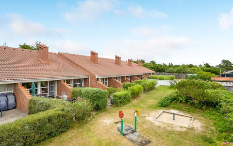 Melle - 500M from the Sea: Dach, Haus, Zuhause, Hütte, Tür, Abstellgleis, Deck, Veranda, Planke, Hartholz