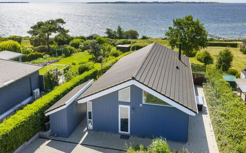 Ubavka - 100M from the Sea: Blau, Hütte, Haus, Zuhause, Bauernhaus, Estate, Abstellgleis