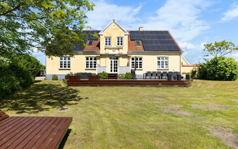Goti - 850M from the Sea: Dach, Haus, Zuhause, Hütte, Tür, Abstellgleis, Deck, Veranda, Planke, Hartholz