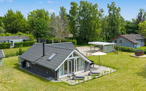 Hielm - 490M from the Sea: Zuhause, Haus, Dach, Hütte, Estate, Rasen, Garten, Landscaping, Bauernhaus, Garten