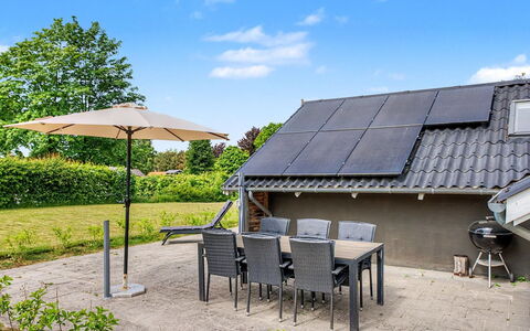 Hielm - 490M from the Sea: Solarenergie, Solarenergie, Gartenmöbel, Stuhl, Tisch Im Freien, Schatten, Terrasse, Blumentopf, Garten