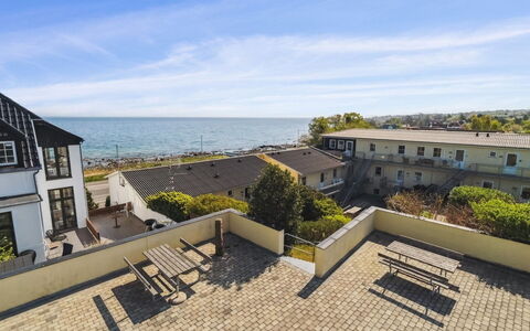 Juna - 50M from the Sea: Blau, Hütte, Haus, Zuhause, Bauernhaus, Estate, Abstellgleis