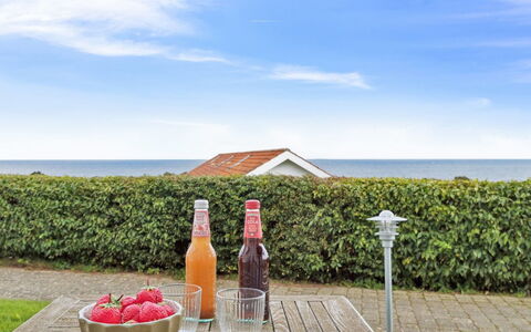 Rafn - 400M from the Sea: Die Architektur, Dach, Zuhause, Verbundwerkstoff, Daylighting, Abstellgleis, Auffahrt