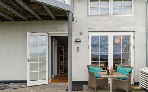 Rafn - 400M from the Sea: Die Architektur, Dach, Zuhause, Verbundwerkstoff, Daylighting, Abstellgleis, Auffahrt