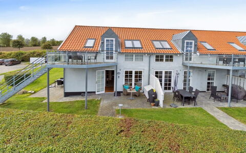 Rafn - 400M from the Sea: Die Architektur, Dach, Zuhause, Verbundwerkstoff, Daylighting, Abstellgleis, Auffahrt