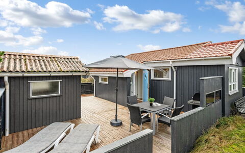 Hanne - 750M from the Sea: Möbel, Holz, Interior Design, Flooring, Fussboden, Stuhl, Zimmer, Decke, Wohnzimmer, Wohnung