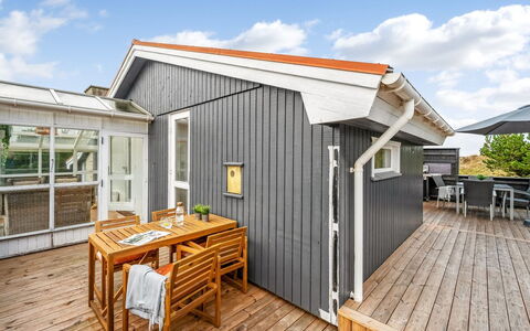 Hanne - 750M from the Sea: Möbel, Holz, Interior Design, Flooring, Fussboden, Stuhl, Zimmer, Decke, Wohnzimmer, Wohnung