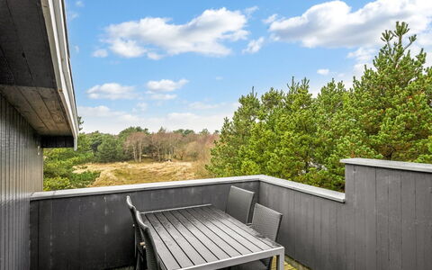 Hanne - 750M from the Sea: Möbel, Holz, Interior Design, Flooring, Fussboden, Stuhl, Zimmer, Decke, Wohnzimmer, Wohnung